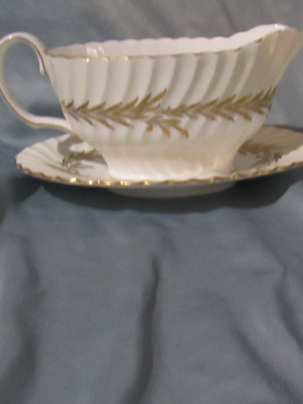 Minton Golden Symphony Gravy Boat and Underplate, H4919, Gold Gilt Trim H463